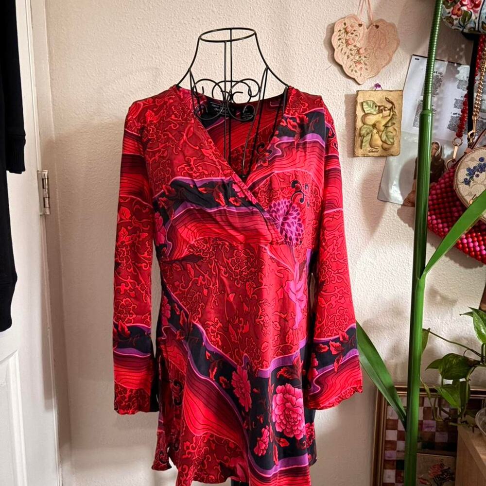 New York City Design & Co Patterned V Neck Bell Sleeve Top M
